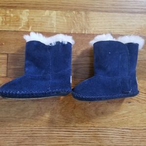 Baby Uggs size 2/3